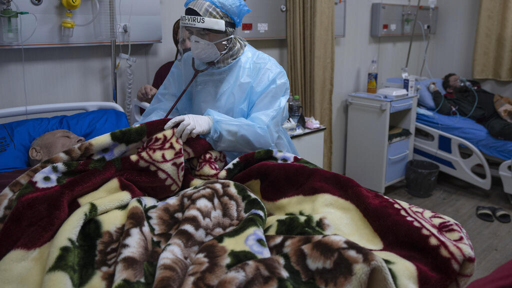A medical staffer attends a Palestinian patient infected with COVID-19, at the coronavirus ward inside the Palestinian Medical Complex, in the West Bank (Photo: AP) A medical staffer attends a Palestinian patient infected with COVID-19, at the coronavirus ward inside the Palestinian Medical Complex, in the West Bank
