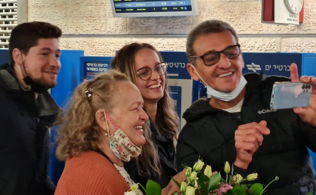 הזוג מתאחד בנתב"ג