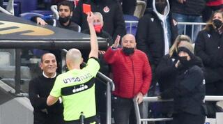 צ'בוטרו  ביציע (ראובן שוורץ)