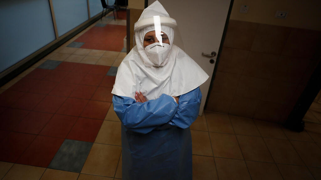COVID ward at Ziv Medical Center in the northern city of Safed (Photo: EPA) מחלקת קורונה בבית החולים זיו בצפת