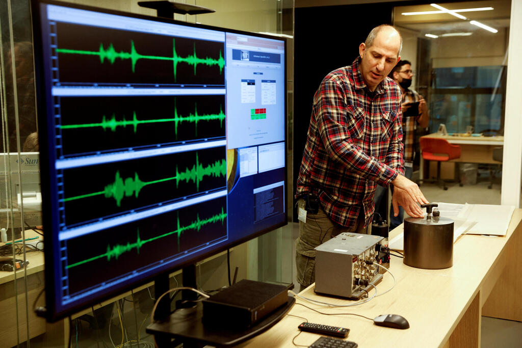 A worker demonstrates a new earthquake early warning system which triggers sirens if a nationwide network of 120 seismic monitoring stations detects a strong earthquake at the Geological Survey of Israel in Jerusalem February 7, 2022