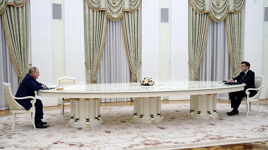 נשיא רוסיה ולדימיר פוטין פגישה ב מוסקבה עם נשיא צרפת עמנואל מקרון משבר אוקראינה