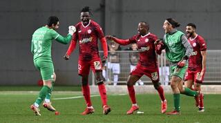 שחקני הפועל חדרה בטירוף עם ג'ונתן סיסה