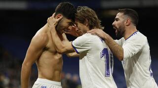 דניאל קרבחאל ולוקה מודריץ' חוגגים עם מרקו אסנסיו