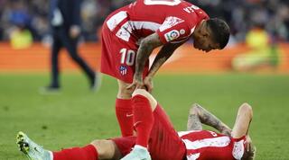 דניאל ואס על הדשא אחרי הפציעה