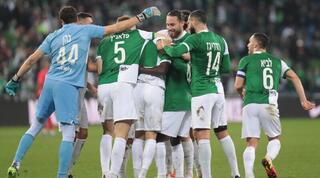 שחקני מכבי חיפה חוגגים