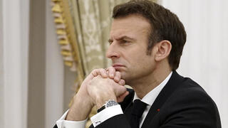 נשיא צרפת עמנואל מקרון פגישה ב מוסקבה עם נשיא רוסיה ולדימיר פוטין משבר אוקראינה