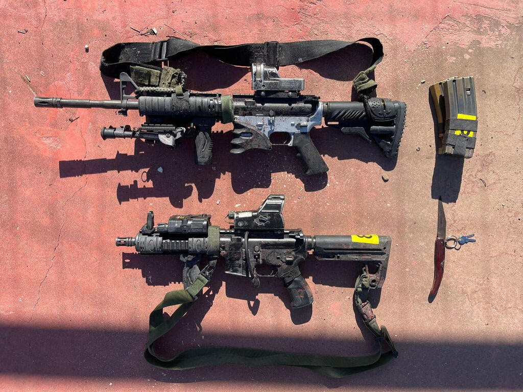 הנשקים ששימשו לפיגוע שביצעו המחבלים