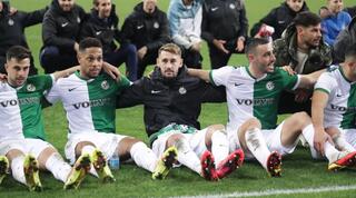 שחקני מכבי חיפה חוגגים בסיום