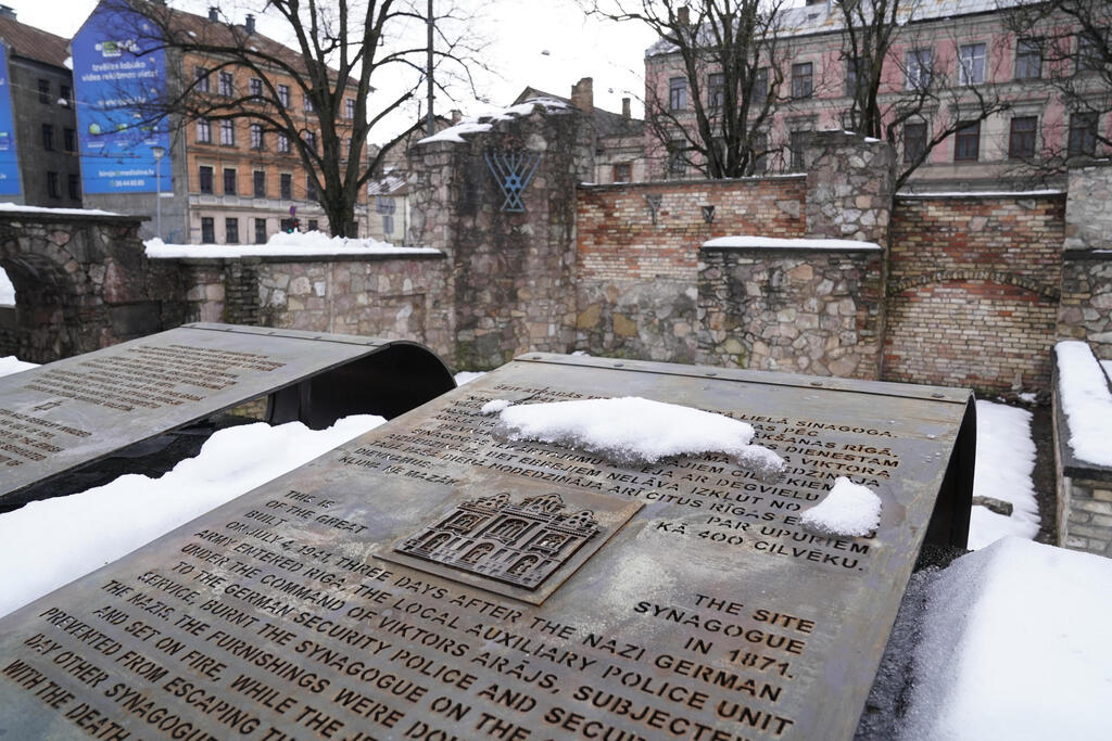 The memorial on the ruins of the Riga Choral Synagogue burned to the ground by Nazis in 1941 (Photo: AP) The memorial on the ruins of the Riga Choral Synagogue burned to the ground by Nazis in 1941