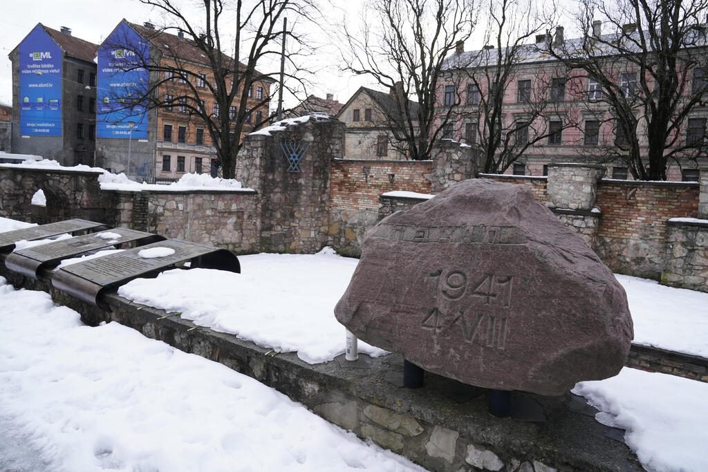 The memorial on the ruins of the Riga Choral Synagogue burned to the ground by Nazis in 1941 (Photo: AP) The memorial on the ruins of the Riga Choral Synagogue burned to the ground by Nazis in 1941