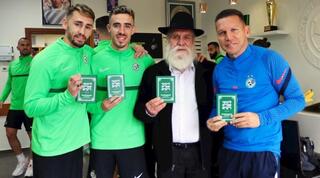 בכר, חזיזה ואצילי עם איש חב"ד