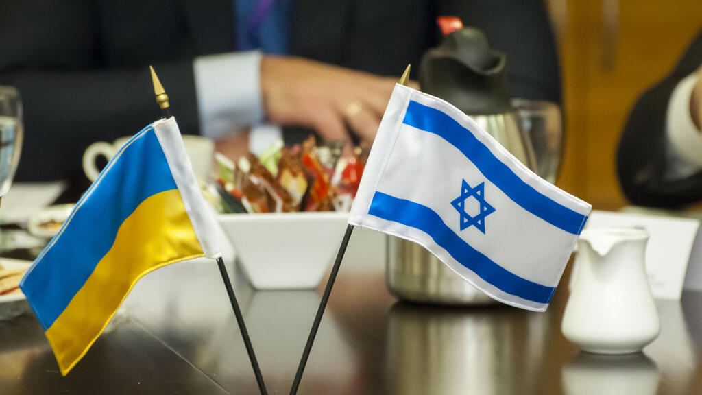 Флаги Украины и Израиля 