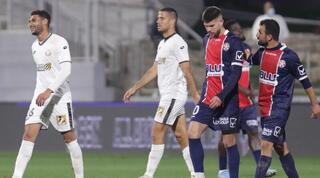 שחקני שתי הקבוצות בסיום