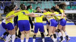 שחקניות מכבי ראשל"צ חוגגות