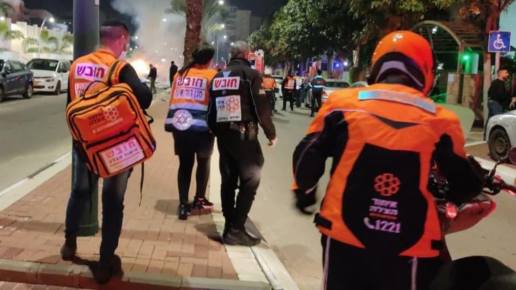 United Hatzalah members in Israel (Photo: United Hatzalah spokesperson) פיצוץ הרכב באשקלון