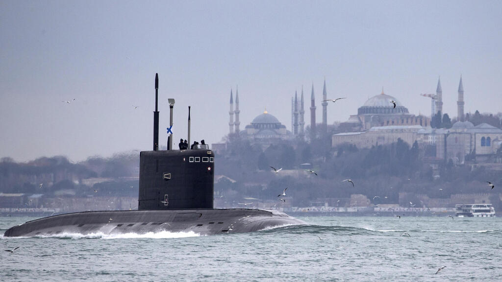 צוללת רוסית מול חופי איסטנבול  טורקיה  רוסיה אוקראינה  אוקראיינה 