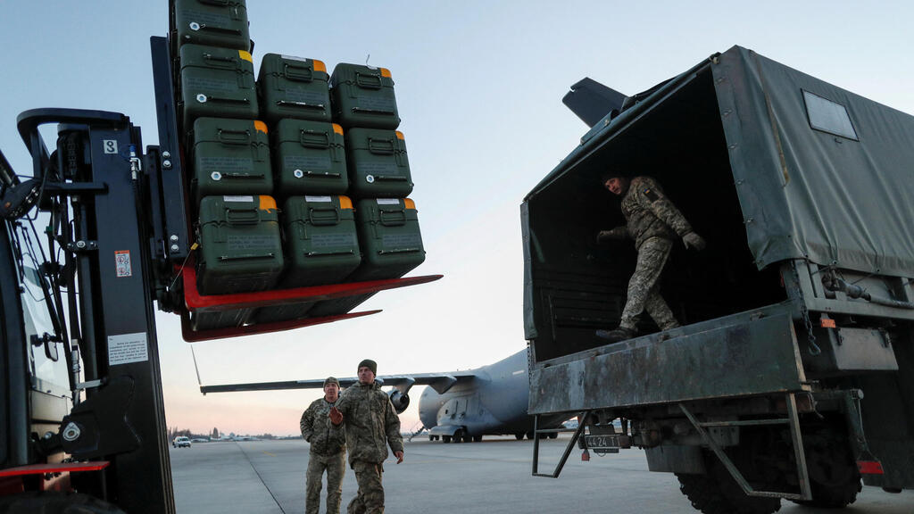 מישלוח נשק סיוע לאוקראינה מליטא הכולל טילי סטינגריי 