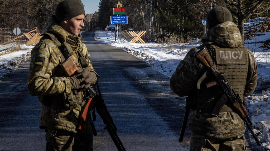 חיילי משמר הגבולות האוקראיני בגבול אוקרינה בלרוס 