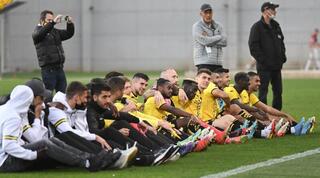 שחקני מכבי נתניה חוגגים