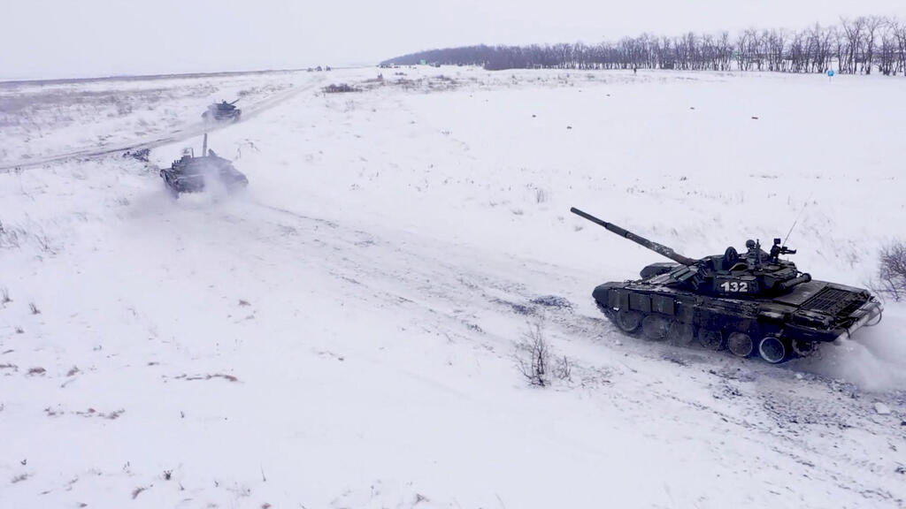 טנק טנקים תרגיל בינואר רוסיה משבר עם אוקראינה