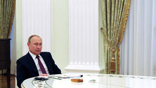 נצלר גרמניה אולף שולץ ב פגישה על נשיא רוסיה ולדימיר פוטין ב קרמלין מוסקבה מתיחות אוקראינה