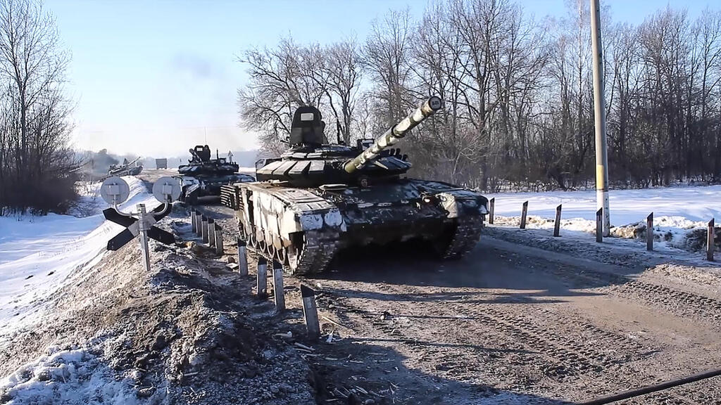 Russian tanks on move after military drill in Belarus on Tuesday (Photo: AFP/Russian Defense Ministry ) רוסיה טנקים של הצבא הרוסי עוזבים את בלארוס בחזרה לרוסיה בשל סיום ה תרגיל לכאורה משבר אוקראינה