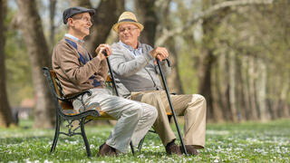 גברים קשישים זקנים מבוגרים גיל הזהב