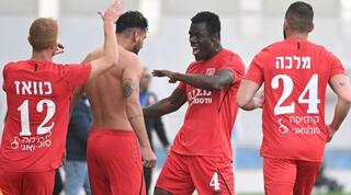 שחקני כפר קאסם ורועי דיין חוגגים