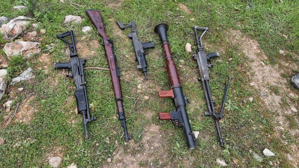 Some of the decommissioned weapons stolen from the Golani Memorial Site And Museum in northern Israel, February 19, 2022 (Photo: Israel Police) המשטרה תפסה את הנשקים שנגנבו ממוזיאון גולני
