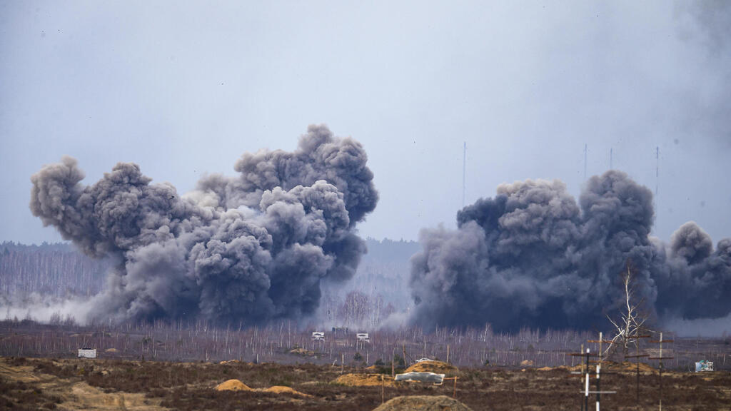מטוסים מטילים פצצות בתרגיל צבאי של רוסיה ובלרוס