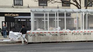 הכתובות נגד היהודים בחזית המסעדה