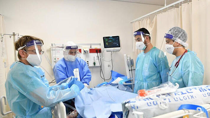 В отделении коронавируса (Фото: Йоав Дудкевич) מחלקת קורונה