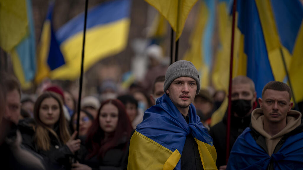 אוקראינה צועדים עם דגל ה לאום ב אודסה מתיחות עם רוסיה