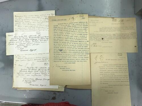 Some of the files and testimonies found in the archive (photo: Israel National Library) מסמכים מתוך אוסף המיניסטריון לעניינים יהודיים באוקראינה, העוסקים בדיווחים על מצוקת האוכלוסייה באזור העיר ויניצה