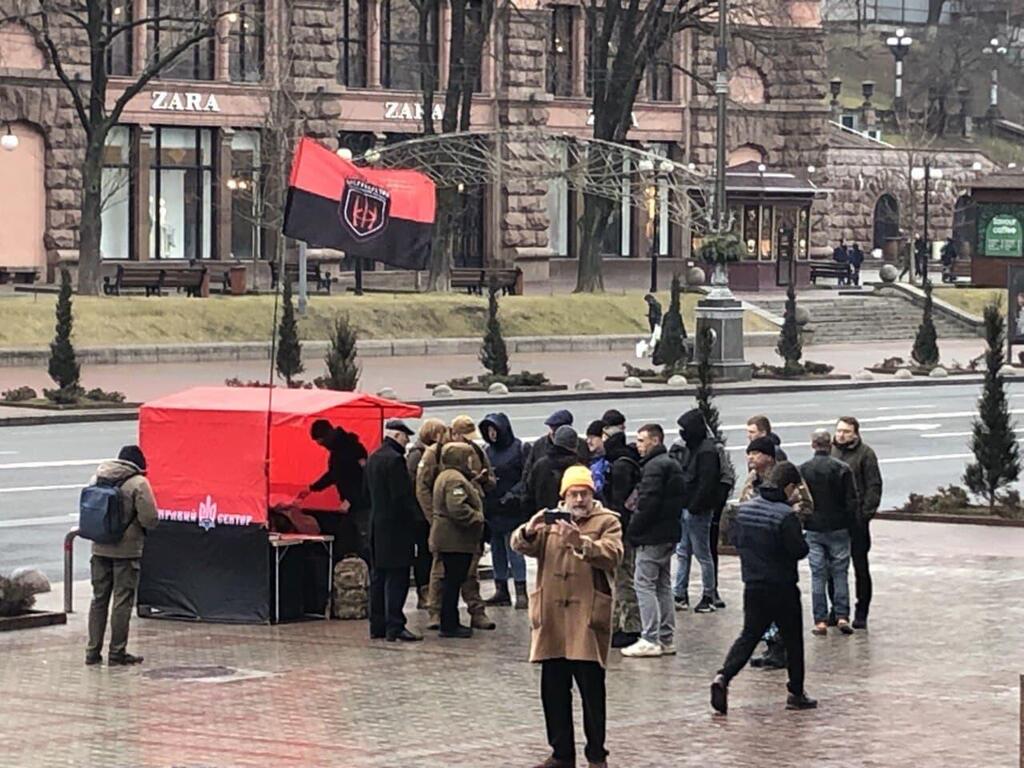 רון בן ישי שליח ynet וידיעות אחרונות מדווח מאוקראינה (צילום: גיל יוחנן) רון בן ישי שליח ynet וידיעות אחרונות מדווח מאוקראינה