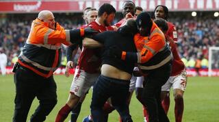 קמרון טונר תוקף את שחקני נוטינגהאם פורסט