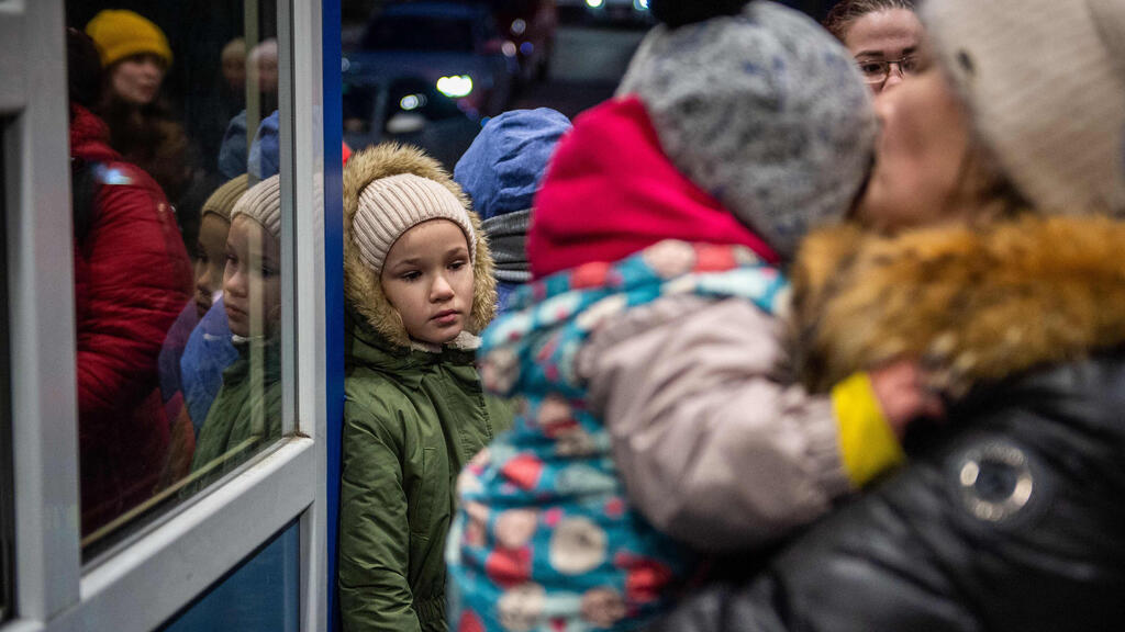 תושבים שברחו מאוקראינה הגיעו לגבול סלובקיה