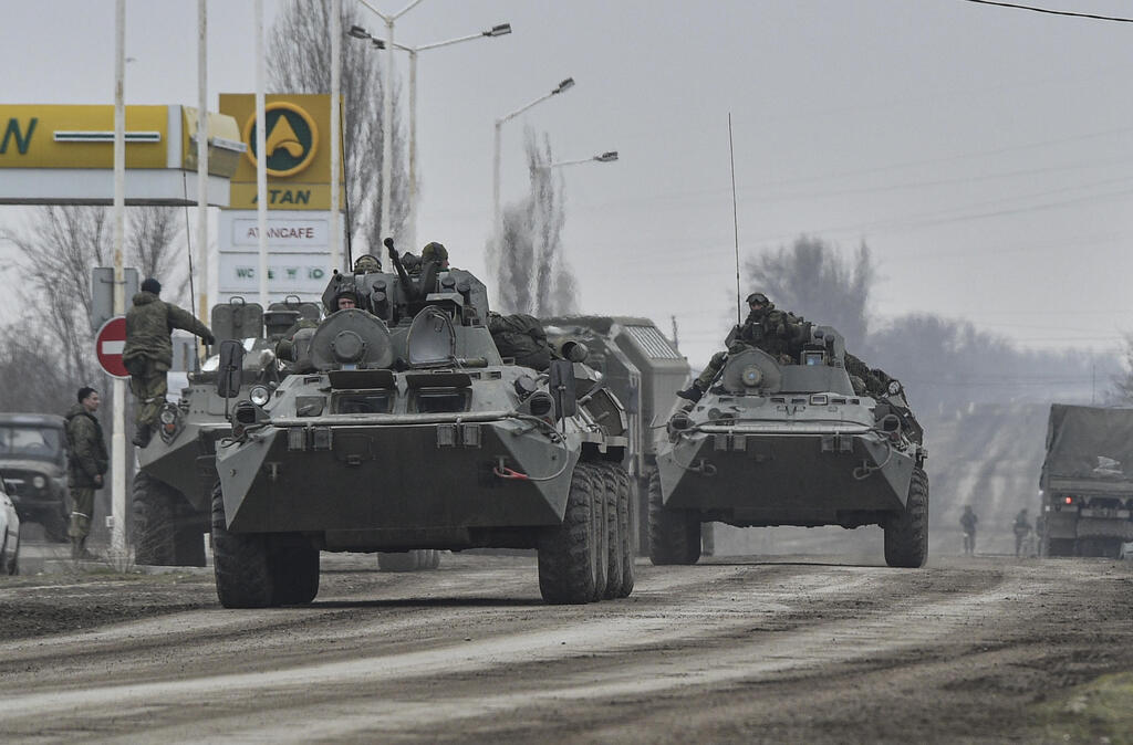 Russian troops move towards Ukraine on Friday 