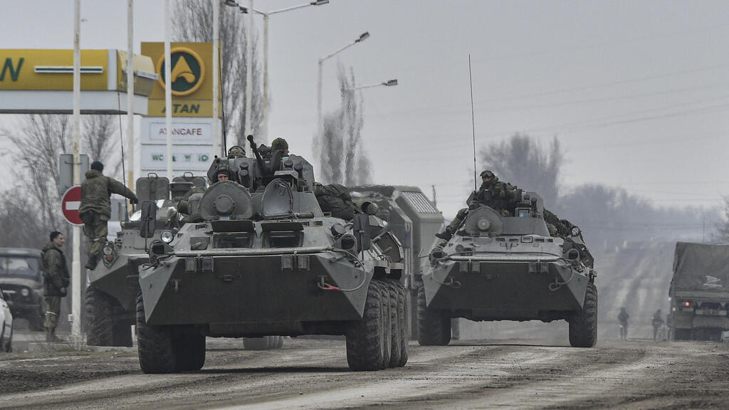 Russian troops move towards Ukraine on Friday 