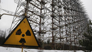 סימן אזהרה ליד הכור בצ'רנוביל