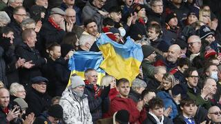 דגל אוקראינה באולד טראפורד