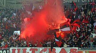 אבוקות בסמי עופר ביציע הפועל חיפה