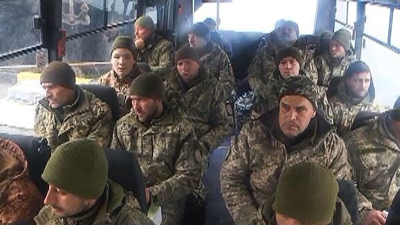 רוסיה מפרסמת תמונות של החיילים האוקראינים שנחשבו כמתים אחרי כיבוש אי הנחשים