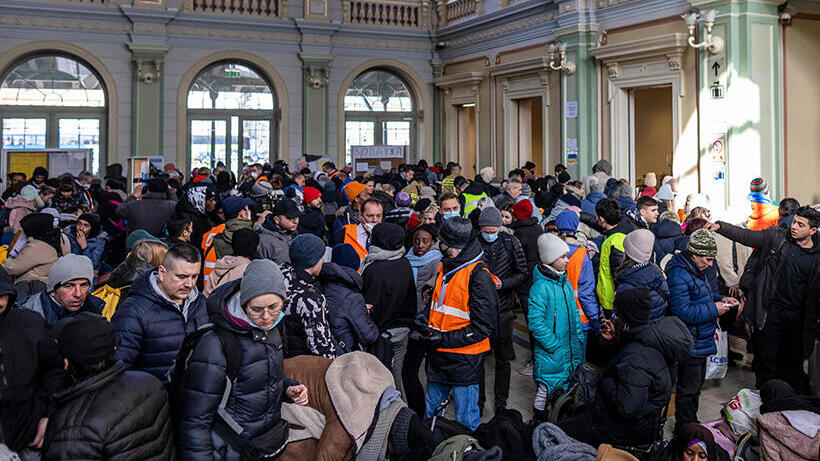 פליטים מאוקראינה שהגיעו ברכבת לפולין