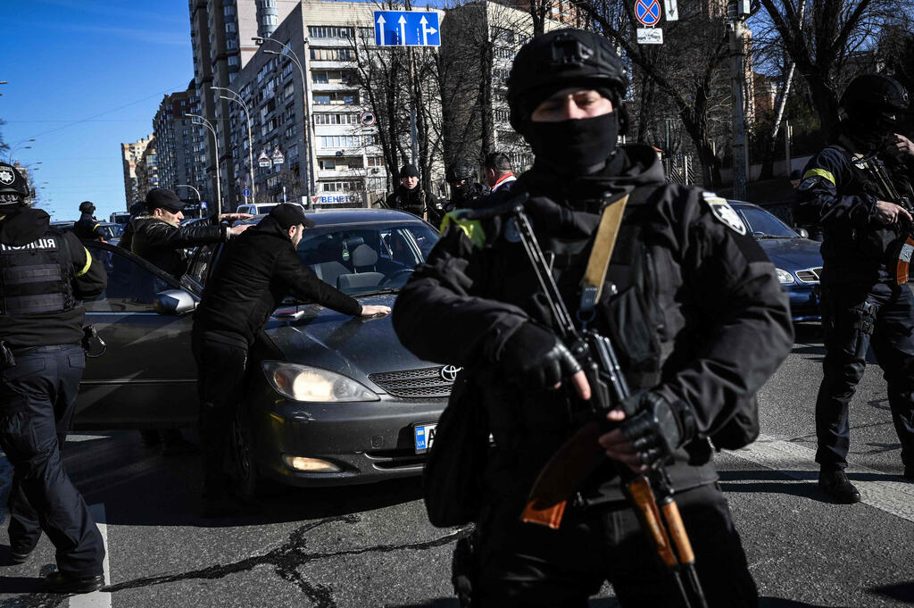 שוטרים בקייב אוקראינה
