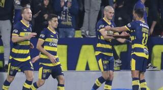 ג'ורג'ה יובאנוביץ' חוגג עם שחקני מכבי ת"א