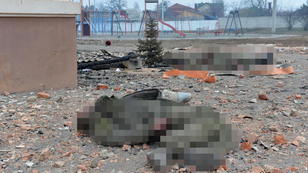  קרבות  חרקוב אוקראינה גופות חילים ליד בית ספר ש נהרס 