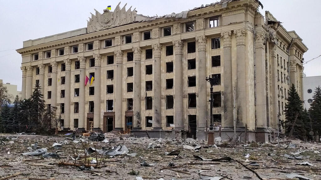 אוקראינה חרקוב תוצאות הרס אחרי הפצצה רוסית בניין הממשל 
