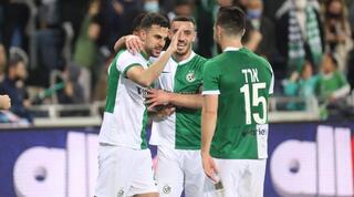 שחקני מכבי חיפה חוגגים עם דין דוד